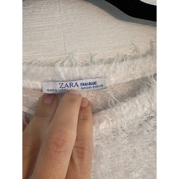 Zara Sweater Womens Small White Fuzzy Shaggy Eyelash Knit Cropped Long Sleeve - Picture 2 of 4